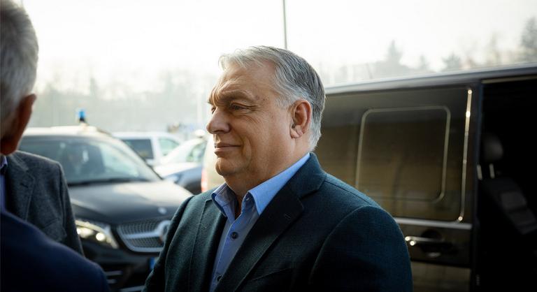 Orbán Viktor megtankolt, majd közölte: ennyi volt, ennyi lesz