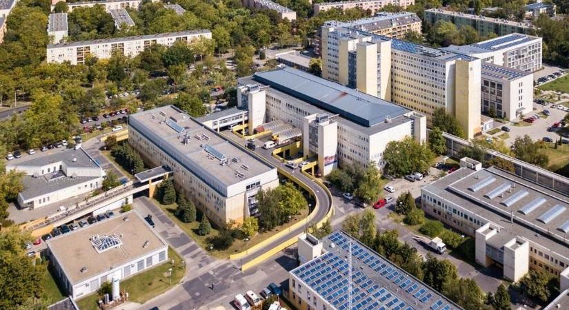 Megvan az időpont: hamarosan indul a mentőfeljáró újjáépítése a kecskeméti kórházban