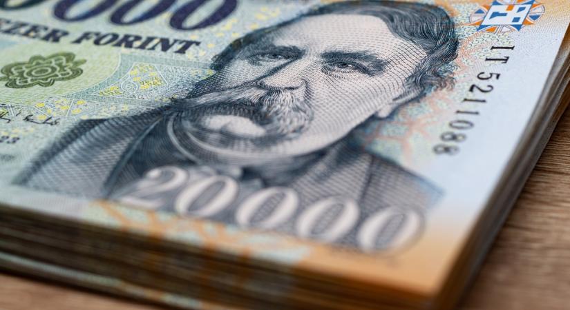 Bejelentés nélkül bírság és lefoglalás jár a készpénzszállításért