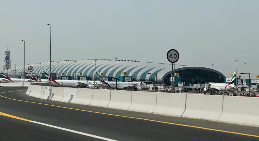 Négy ember megsérült, miután drónok zuhantak le a dubaji repülőtér közelében