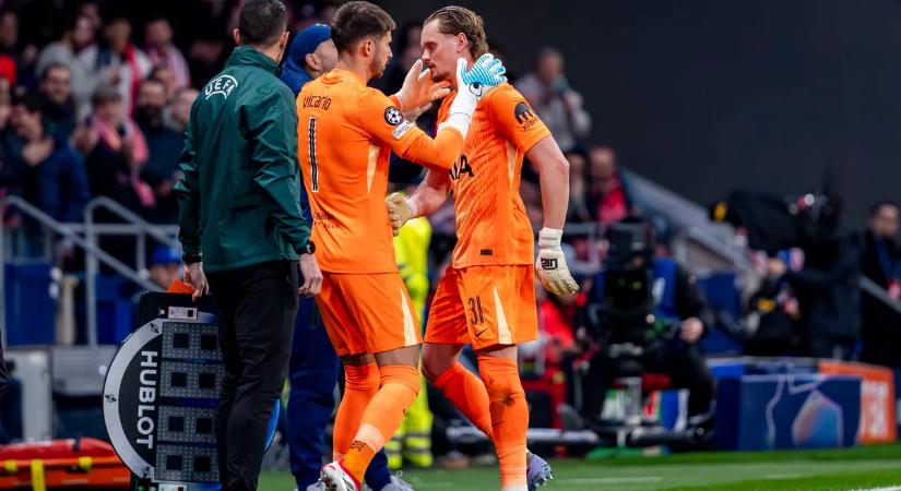 A kapusközösség vigasztalja a Tottenham 17 perc után lecserélt kapusát