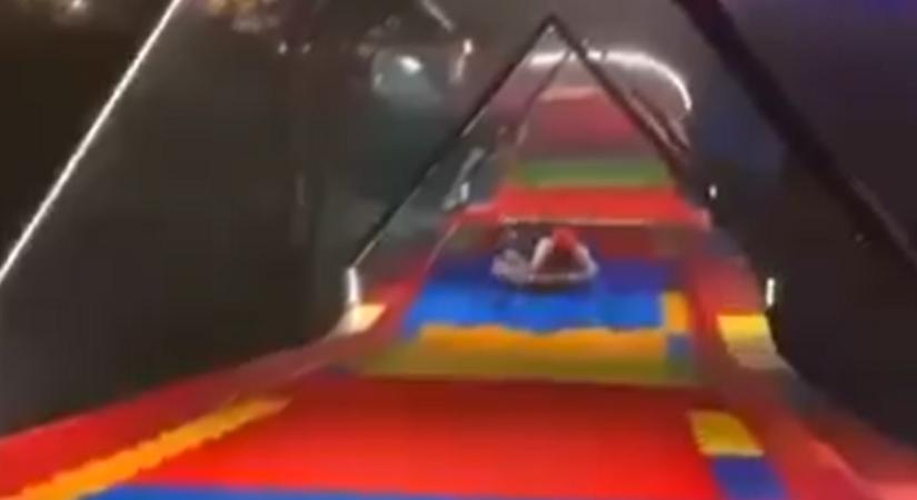 Ne félj – mondták a 28 éves nőnek az extrém csúszda tetején, percekkel később a halálba zuhant