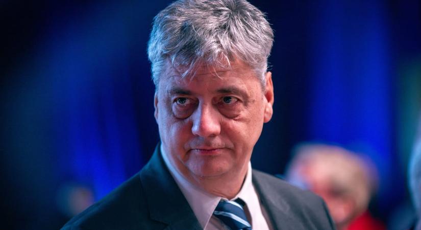 A DK-s Gréczy Zsolt annyira megsértődött a közvélemény-kutatásokra, hogy számolni is elfelejtett