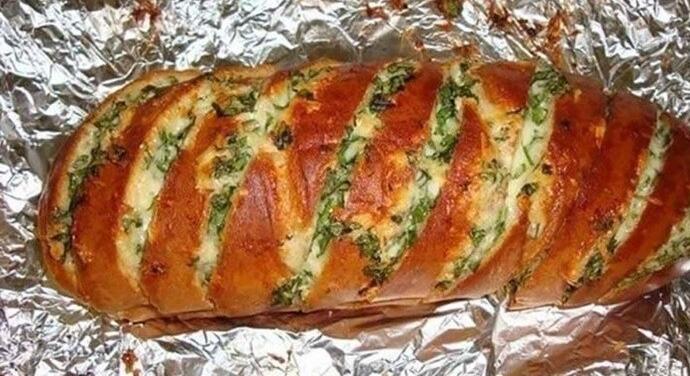 Soha többé ne vegyél bolti fokhagymás kenyeret: Mutatjuk a receptet, ami megváltoztatja az életed