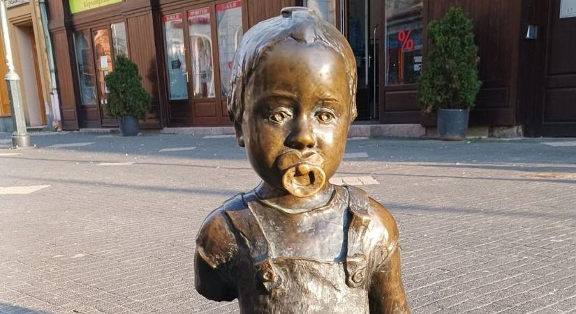 Letört a kaposvári biciklis kislány karja, bevitték a közeli kávézóba