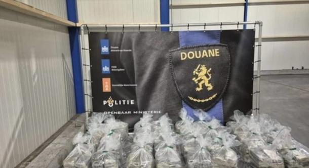 Hollandiában 400 kg kokaint találtak a banánok között