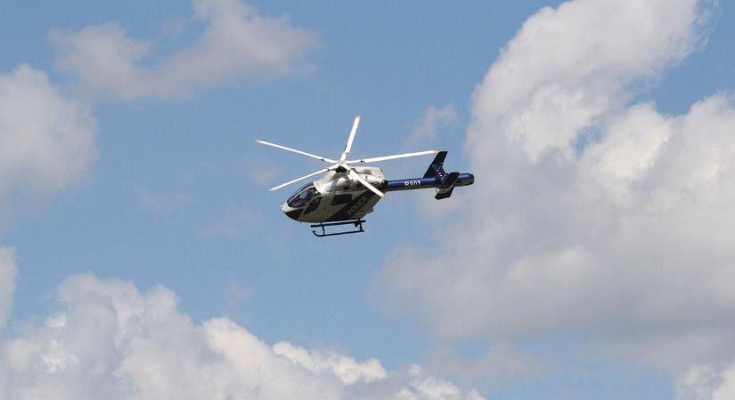 Rendőrségi helikopter járőröz Baranya felett
