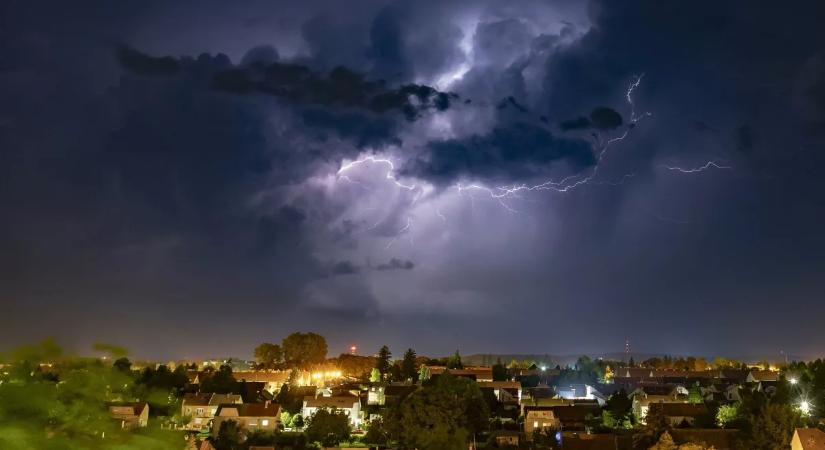 Vége a nyugalomnak: Trükkös időjárási fordulat hoz zivatarokat és jégesőt a nyakunkba