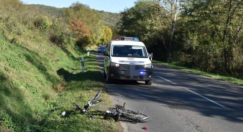 Hallotta a koppanást a gázoló, mégsem segített a súlyosan megsérült biciklisnek