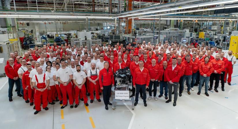 Elkészült a 10 milliomodik négyhengeres benzinmotor a győri Audiban - fotók