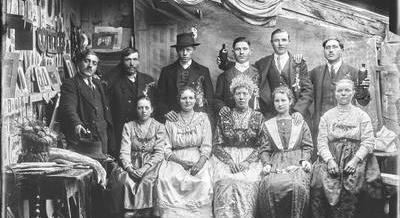 Akár a nagyszüleid nagyszülei is szerepelhetnek ezeken a 100 évvel ezelőtti fotókon