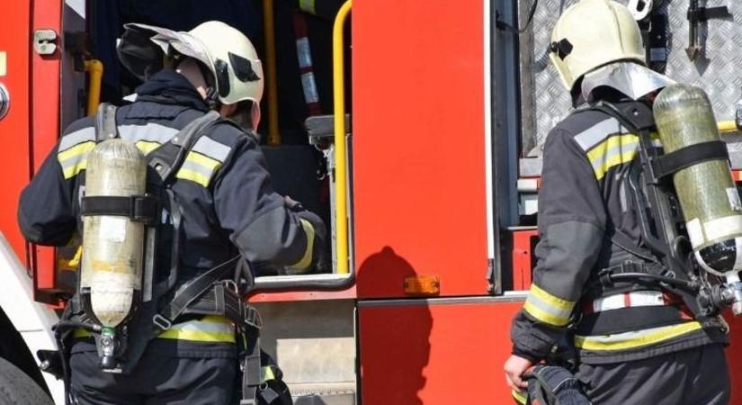 Kigyulladt a kazánház Győrújbaráton, egy lángra kapott komposztálóhoz is riasztották a lánglovagokat - fotó