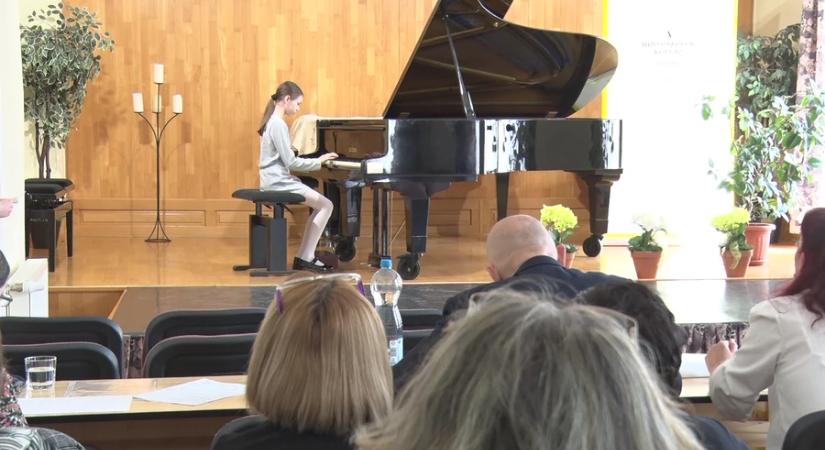 Etűdök csatája: tehetséges ifjú zongoristák versenyeztek egymással