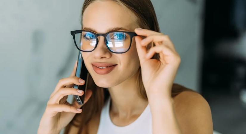 Visszafogott, mégis egyedi stílusra vágysz? Így találd meg az arcformádhoz illő szemüvegkeretet