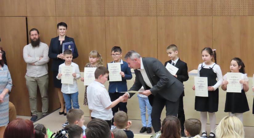 A magyar szó kis építőmesterei versenyeztek Rimaszombatban