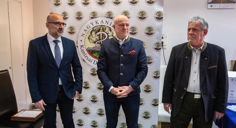 Ismét támogattak a vadászok: infúziós pumpát kapott a kanizsai kórház