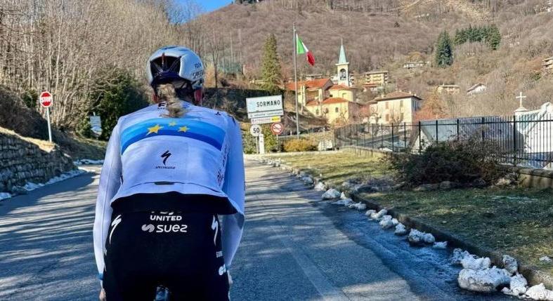 A Lombard Krrel bvlhet a kiemelt ni versenyek sora