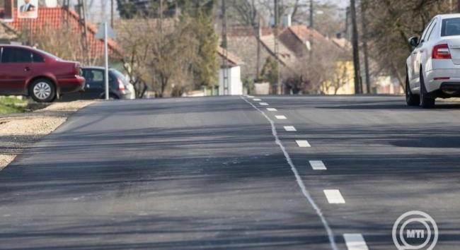 Hat vármegyében, 93 útszakaszon kezdődnek felújítási munkák