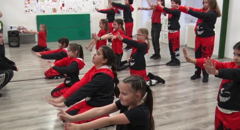 Rengeteg éremmel tértek haza a KFK táncosai