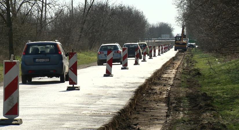 Hat és félmilliárdból, összesen mintegy 49 kilométer útszakaszt korszerűsítenek a vármegyében