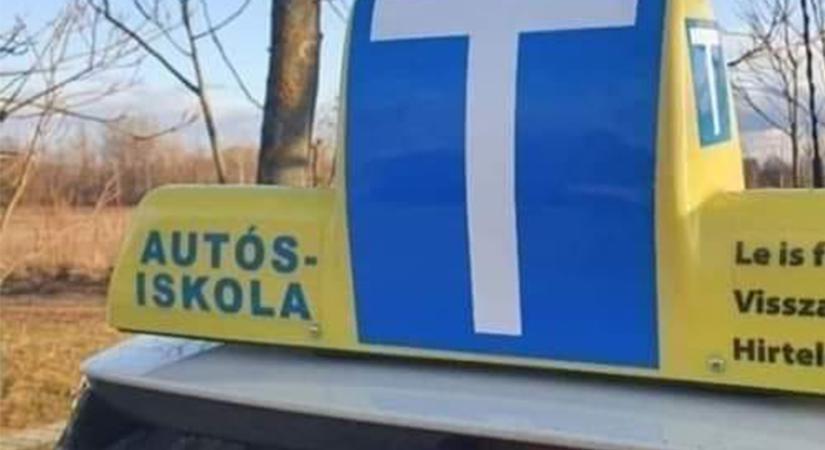 Rögzítették a magyar oktató reakcióját, miközben tanítványa vezetett