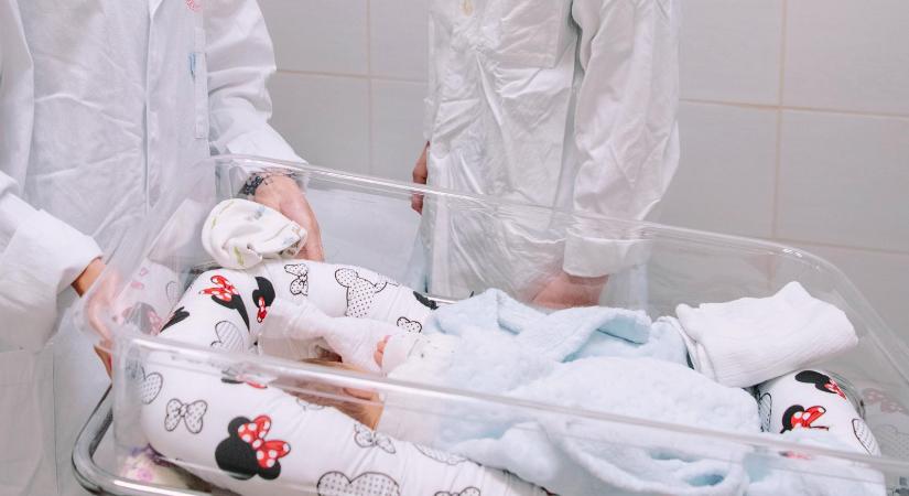 Döntött a Fővárosi Ítélőtábla, a felelős minisztériumok és az állami szervek tovább titkolhatják az adatokat a kórházban rekedt csecsemőkről