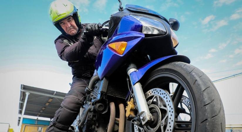 Baleset, baleset, baleset az utóbbi napokban... Kezdődik a motoros szezon – erre most minden autósnak figyelnie kell