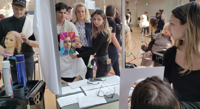 Ötven kiállító volt jelen az Eötvös és a Corvin pályaorientációs napján