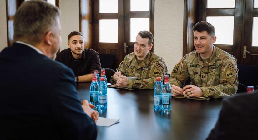 A civil-katonai együttműködésről tárgyaltak Marosvásárhelyen