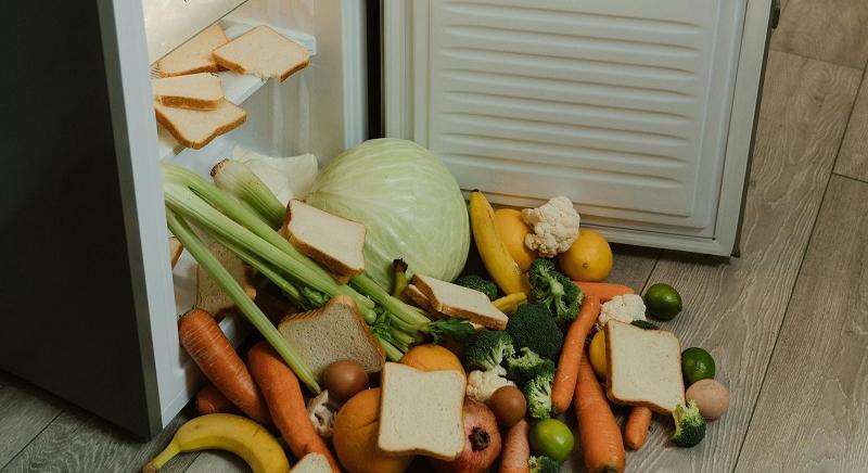Percenként egy teherautónyi élelem kerül szemétbe – Tippek a megelőzésre