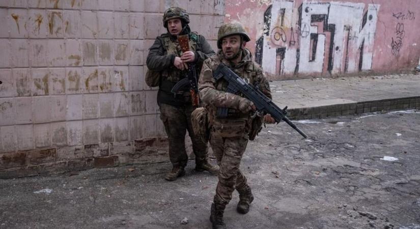 Brutális módszerekkel vadásznak a hadkötelesekre: az utcáról viszik a frontra az embereket