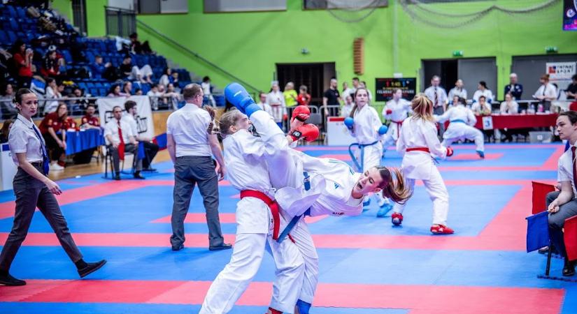 Bátaszéki éremeső az ország egyik legnagyobb nemzetközi karate viadalán