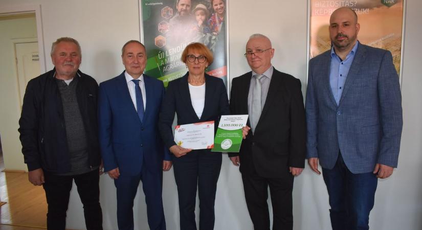 2,1 millió forintot adtak át a pápai beteg gyerekek támogatására