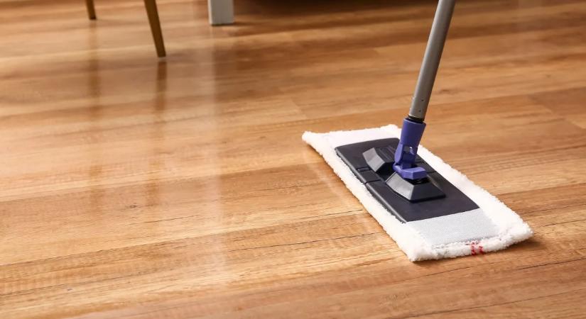 Így tisztítsd hatékonyan a laminált padlót – Jól bevált házi praktikák