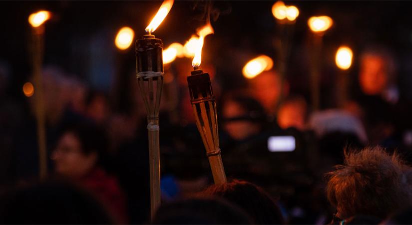 Fáklyás felvonulás és ünnepi megemlékezések miatt változik a forgalmi rend Debrecenben