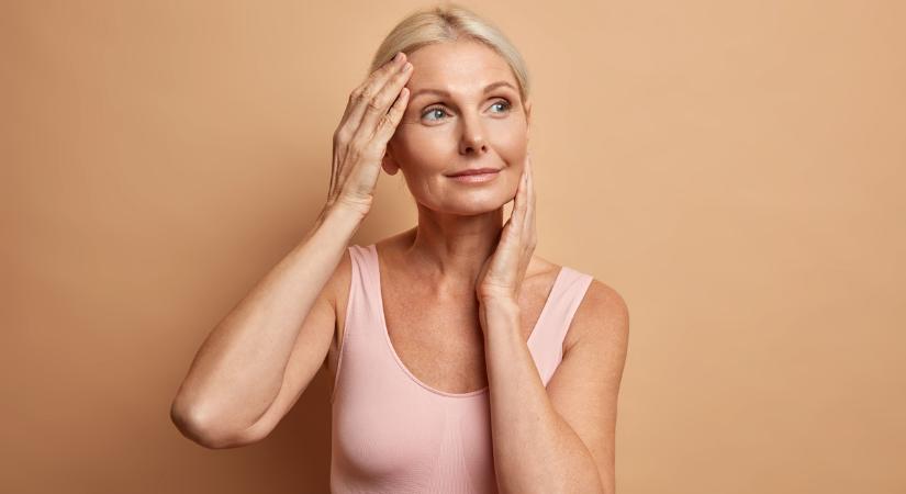 A konyhaszekrényedben lapul a fiatalság elixírje? Ez a filléres napi rutin állítja meg az öregedés folyamatát!