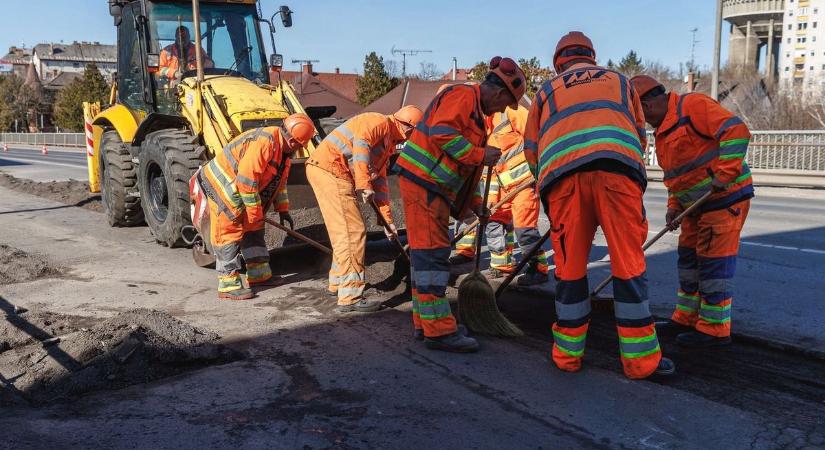 Folytatódnak az aszfaltozási munkálatok Debrecenben: ez az utca van terítéken!