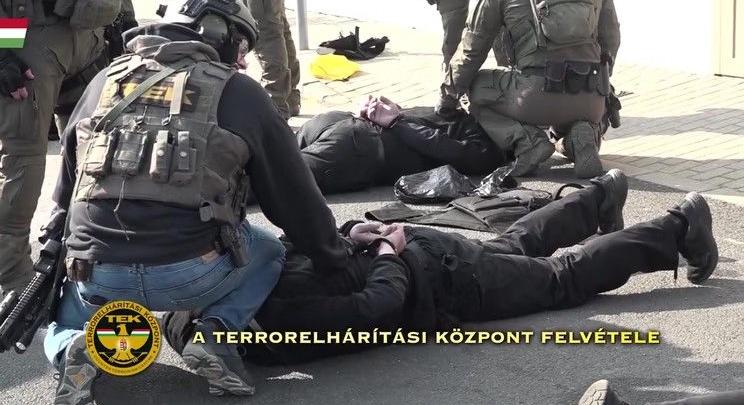 A NAV visszaadja a két kibelezett ukrán pénzszállító járművet