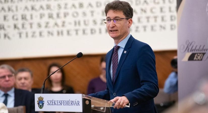 Cser-Palkovics is reagált az Ausztriában történtekre, egy emberként imádkoznak a kanadaiért