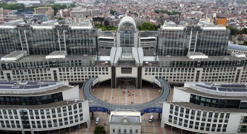 Mentőöv érkezik az elszabadult lakásárak miatt: teljesen átírnák a lakásvásárlás feltételeit az Európai Parlamentben