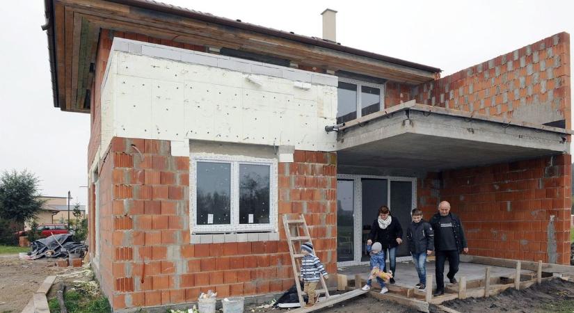 Durván elszállnak az anyagárak az olaj miatt? Megszólalt a debreceni vállalkozó, nem csak ettől tart