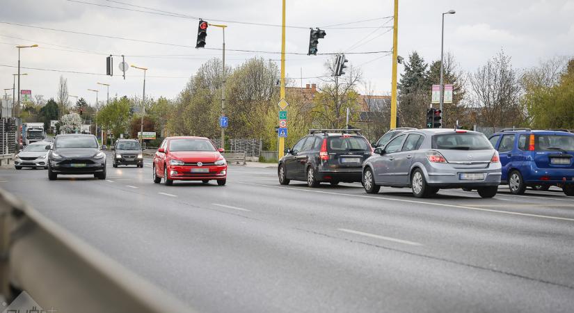 Miért nincs még traffipax a Széchenyi hídon?