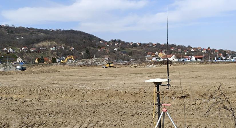 Nem pihennek a munkagépek: újabb részletek derültek ki a szekszárdi nagyberuházásról (képgaléria)