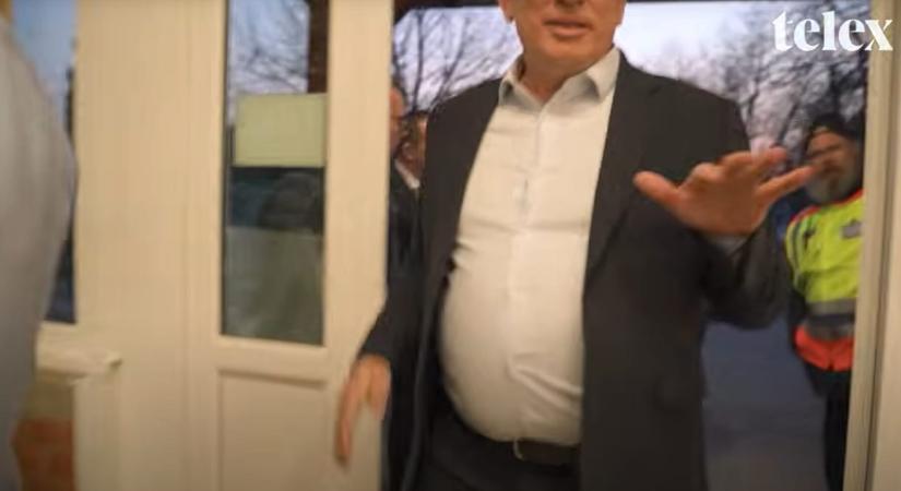 Kilökte a Telex újságíróit Csákberény polgármestere egy Semjén-fórumról