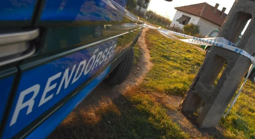 Videóhívásban mutogatta a benzines flakont, majd elindult a házhoz – öt gyerek volt bent