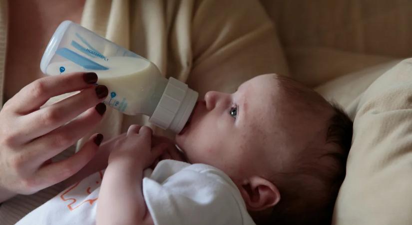 Pénzért árulta anyatejét az interneten a fiatal anya: sokkot kapott, amikor meglátta, kik a valódi vásárlói