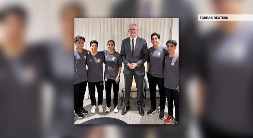 Menedékjogot kértek az iráni focisták, miután nem énekelték a himnuszt