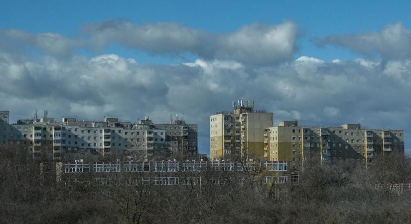 Hidegfront csap le: zápor és zivatar is jöhet!