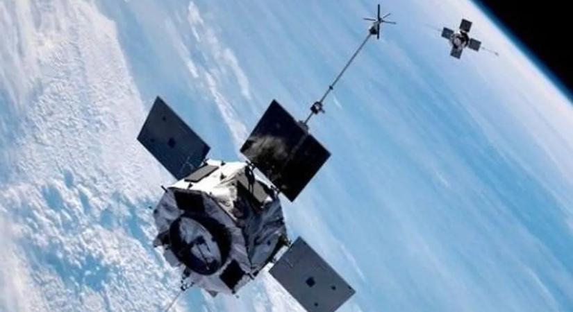 Riasztást adtak ki: hatalmas űreszköz lép be a Föld légkörébe