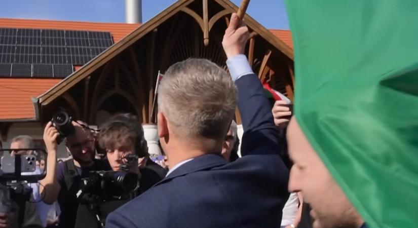 „Orbán Viktor jobban kirabolta az országot, mint a kommunisták”